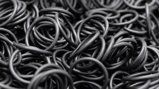Tumpukan O-ring karet hitam Parker untuk aplikasi industri dan pangan